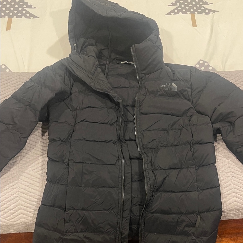 The North Face women’s petite Charcoal Puffer Jacket